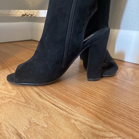 Guess thigh high boots - Picture 3 of 6